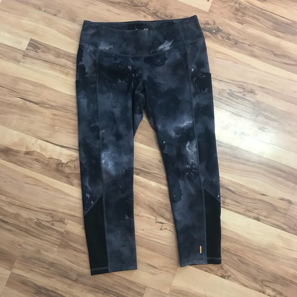 Lucy Pants - ✨Like New✨ Lucy pocket Capri